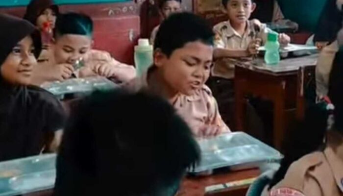 Ade Zakir Hasyim Pantau Pelaksanaan MBG di SDN 1 Batujajar