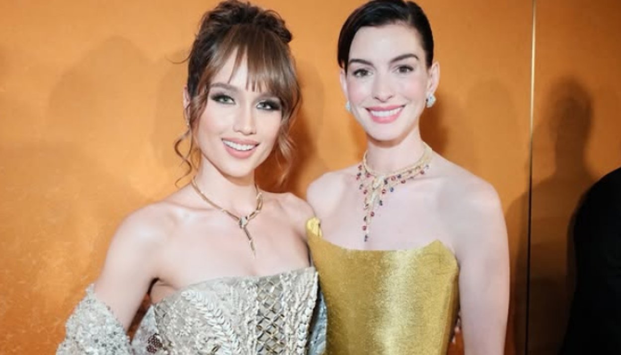 Anne Hathaway dan Cinta Laura Bersinar di Bulgari Serpenti Infinito Exhibition di Shanghai/(instagram/@claurakiehl)