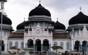 Masjid Baiturrahim Banda Aceh: Saksi Sejarah dan Ketangguhan Melawan Bencana
