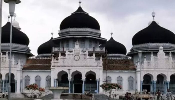 Masjid Baiturrahim Banda Aceh: Saksi Sejarah dan Ketangguhan Melawan Bencana