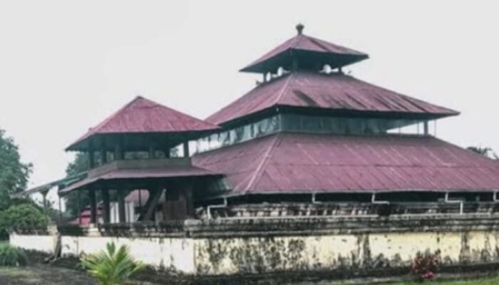 Masjid Tuha Indrapuri: Keindahan Arsitektur Tradisional Aceh yang Sarat Sejarah