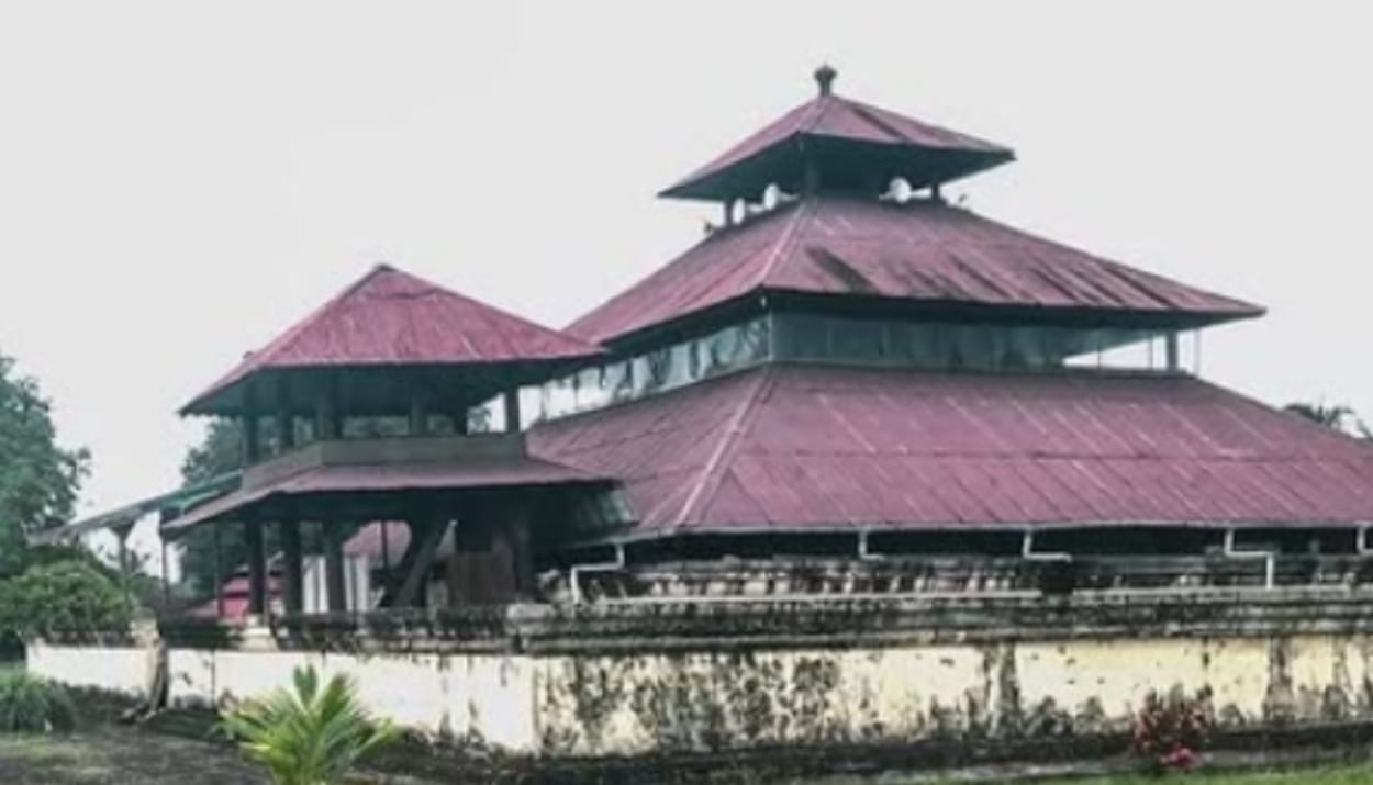 Masjid Tuha Indrapuri: Keindahan Arsitektur Tradisional Aceh yang Sarat Sejarah/(Instagram/@wisataaceh)