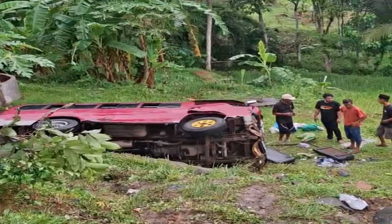 Mobil Elf Masuk Jurang di Cianjur Selatan, 1 Penumpang Tewas