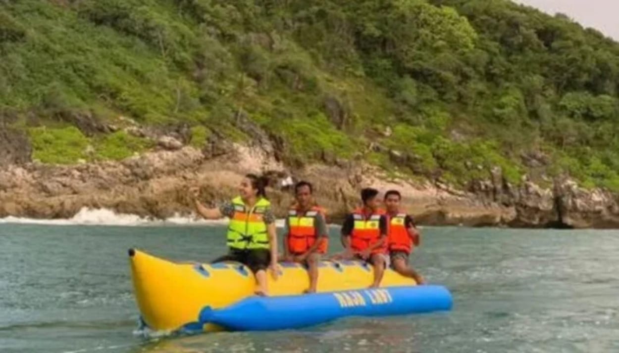 Pantai Lampuuk Aceh: Pesona Alam dengan Ombak Ramah Peselancar