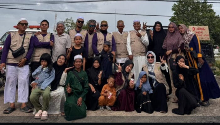 Jamaah Majelis Langgar Siti Sarah Keruwing Indah, Handil Bakti Hadiri Haul Abah Guru Sekumpul Ke-20