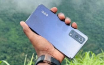 iQOO 13: Smartphone Gaming Premium dengan Layar AMOLED dan Snapdragon 8 Elite