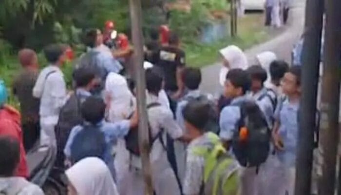 Aksi Nekad 3 Jagoan Pelajar SMP Serang Siswa Disaat Bubar Sekolah di Kota Sukabumi