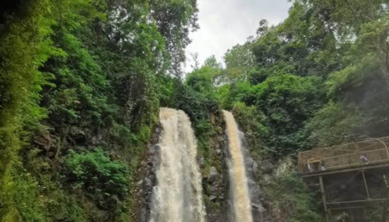 Curug Cinulang, Keindahan Air Terjun Kembar yang Instagramable di Sumedang