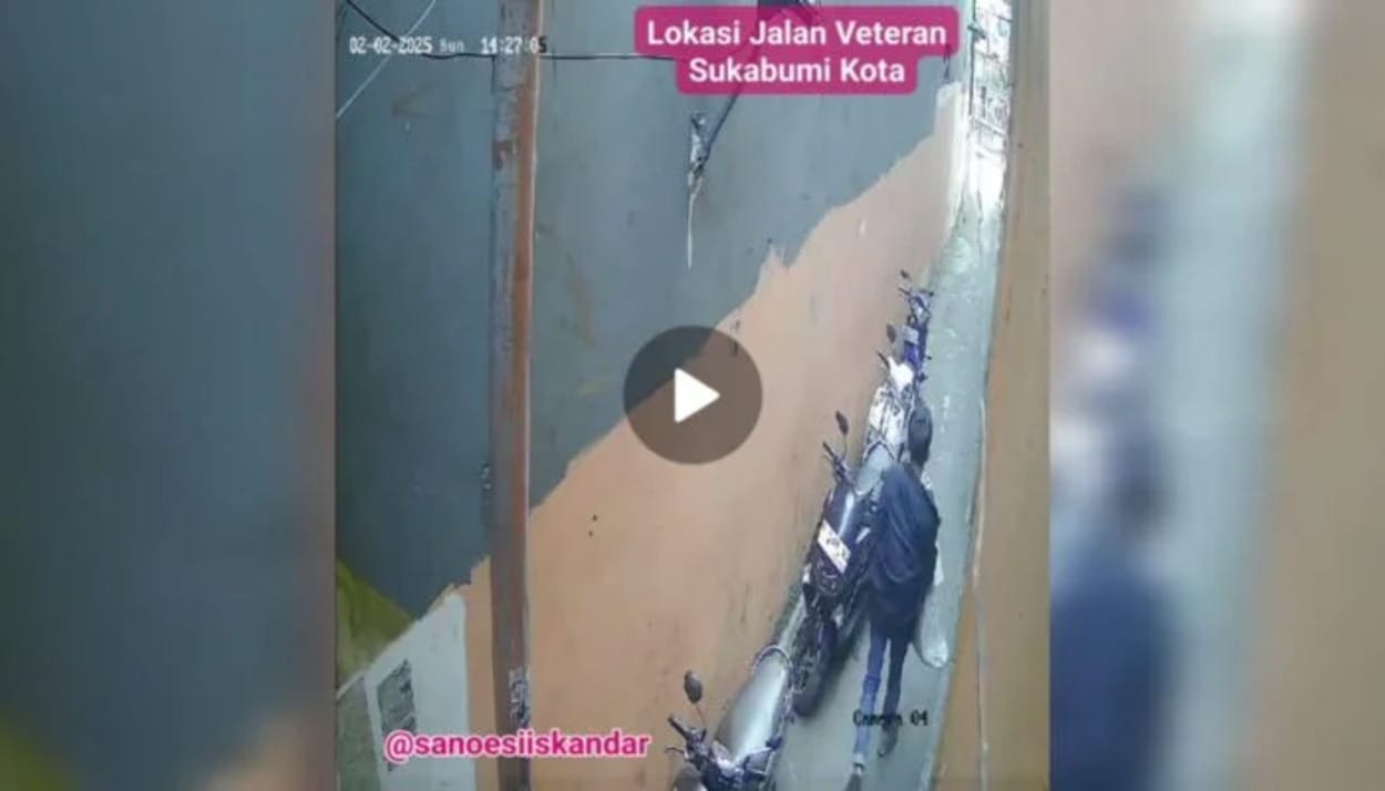 Hendak Antarkan Pesanan, Paket 1 Karung Kurir Digondol Maling Terekam CCTV di Sukabumi