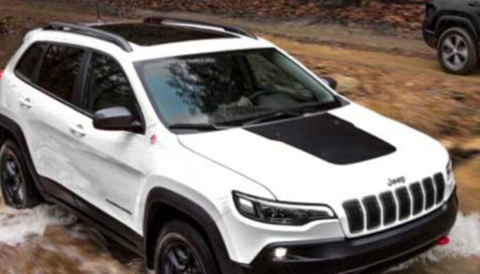 Jeep Cherokee: Kombinasi Tenaga Mesin 2,4 Liter dan Sistem 4WD untuk Ketangguhan di Medan Ekstrem