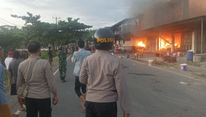 Kebakaran Melanda Sebuah Ruko di Cianjur