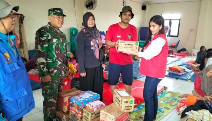Angie Natesha Berbagi dengan Korban Banjir
