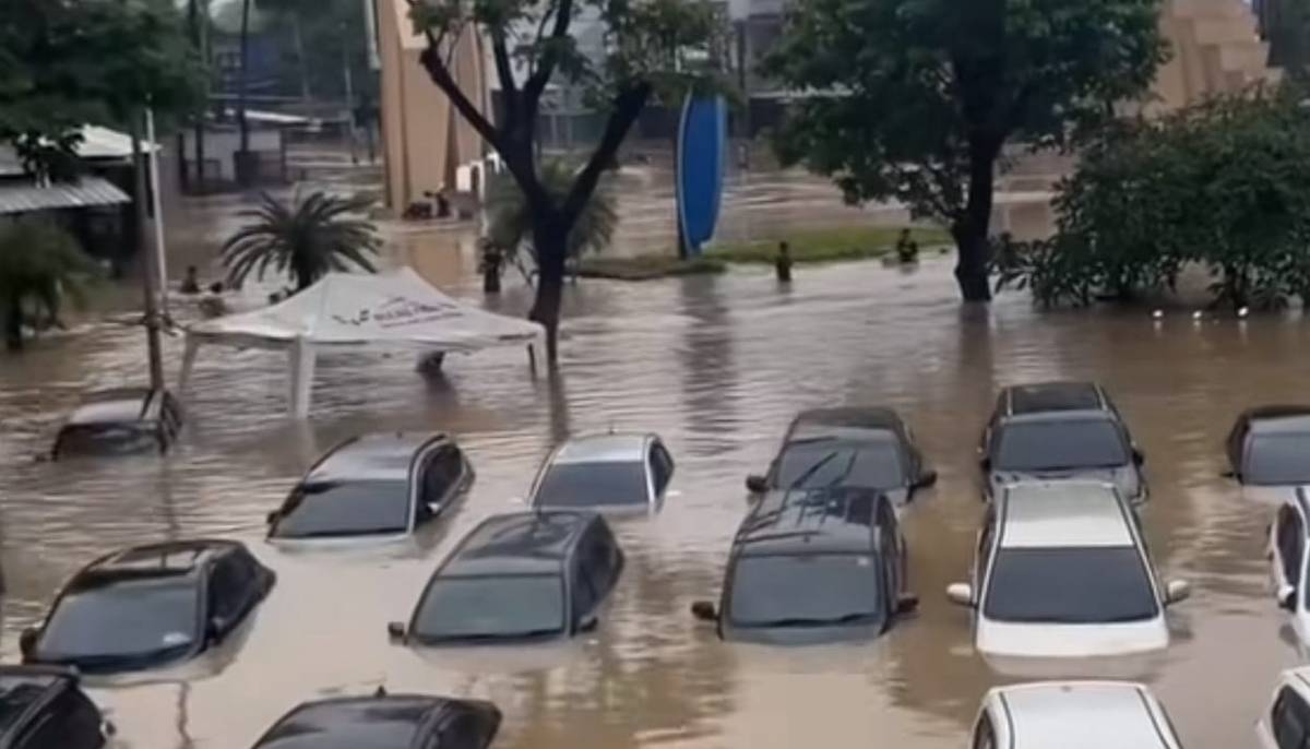 Banjir di Bekasi Capai Ketinggian Air Tiga Meter