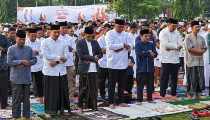 Bupati dan Wabup Bersama Masyarakat Kabupaten Bogor Salat Idulfitri 1446 Hijriah