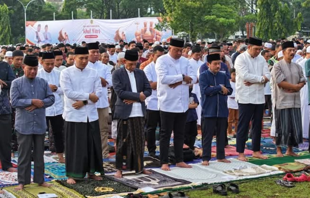 Bupati dan Wabup Bersama Masyarakat Kabupaten Bogor Laksanakan Salat Idulfitri 1446 Hijriah