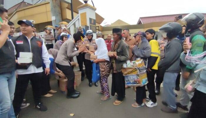 Polres Sukabumi Kota Bagikan Takjil Untuk Masyarakat Sekitar Selama Bulan Puasa, Ini Sasarannya