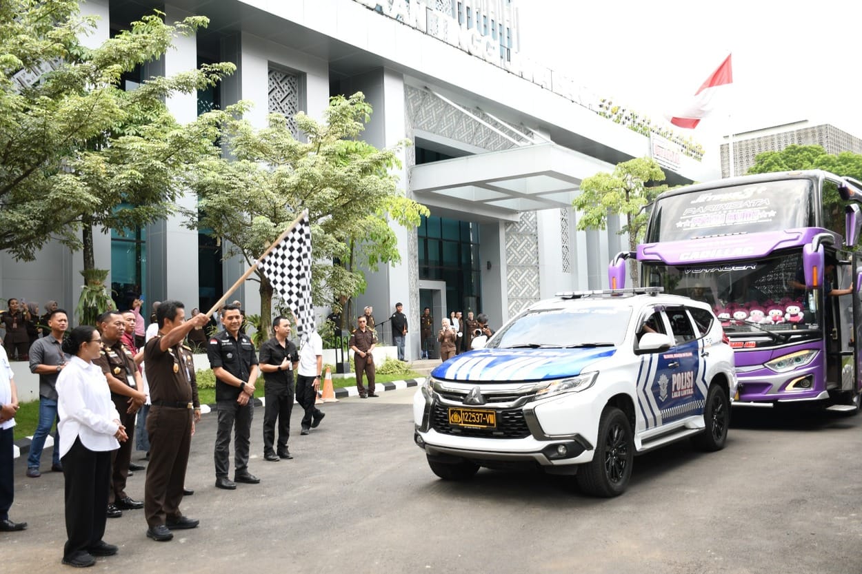 Kajati Jabar Lepas 250 Orang Progam Mudik 2025