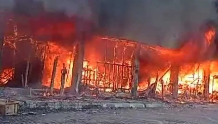 Kebakaran Melanda Pertokoan BIG Pasar Jumat Purwakarta