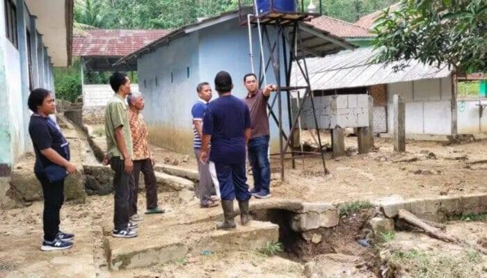 SMPN 2 Warungkiara Sukabumi Terendam Banjir, Zetta: Usulkan Pembangunan Saluran Air