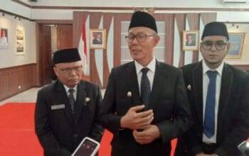 Wali Kota Sukabumi Ayep Zaki Lantik Andang Tjahjandi Jadi PJ Sekda Kota Sukabumi