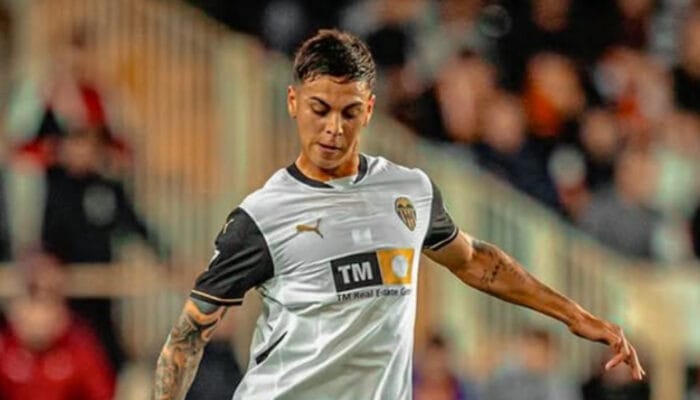 Aston Villa Diprediksi Terima Tawaran untuk Enzo Barrenechea