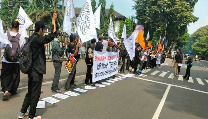 FPMI Gelar Aksi Dukung Palestina di Gedung Sate