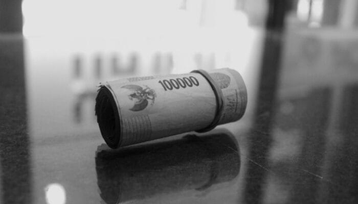 Nilai Tukar Rupiah Turun Sekitar Rp17.000 per Dolar AS