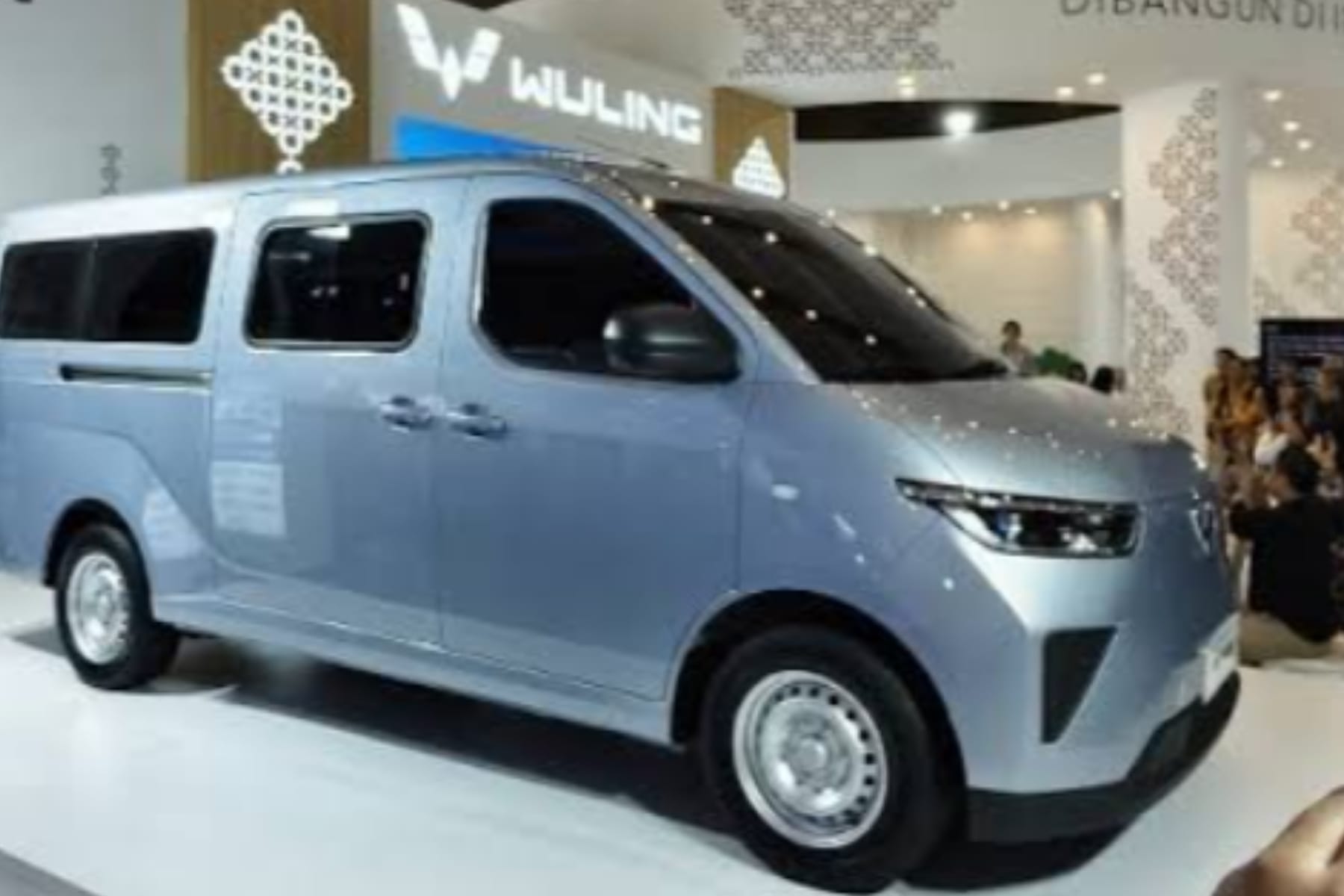 Wuling EV Van Hadir di PEVS 2025