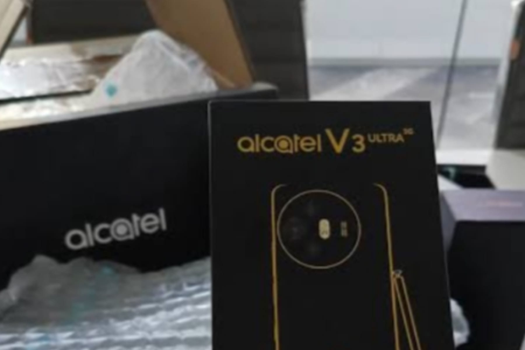 Alcatel Seri V3 dengan Spesifikasi Unggulan