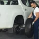 Ilustrasi Ban Mobil Habis Sebelah