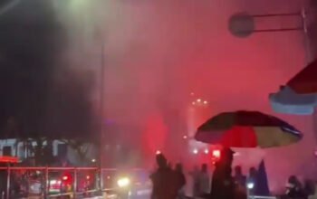 Bobotoh Merayakan Kemenangan Persib Bandung di Gedung Sate