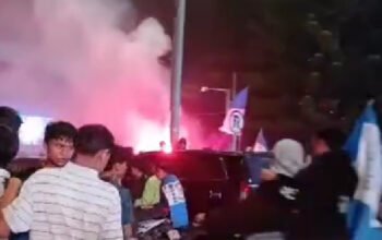 Bobotoh Terjatuh dari Flyover Pasupati Saat Konvoi Persib