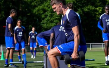 Bournemouth Nyalakan Pencarian Quentin Merlin