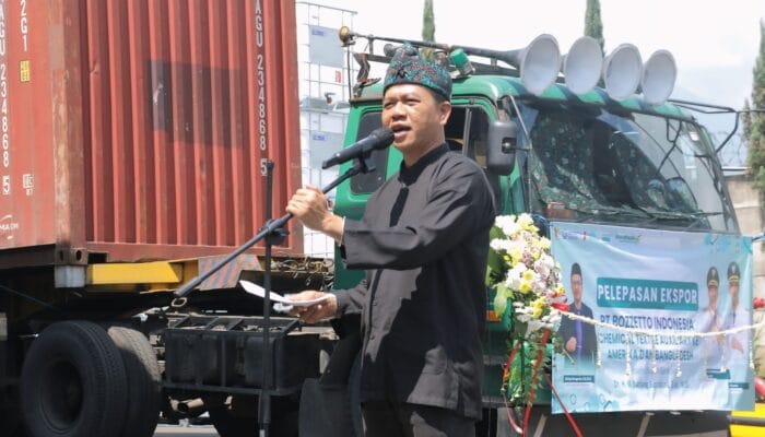 Bupati Bandung Lepas Ekspor Produk Kimia Tekstil ke Amerika dan Bangladesh