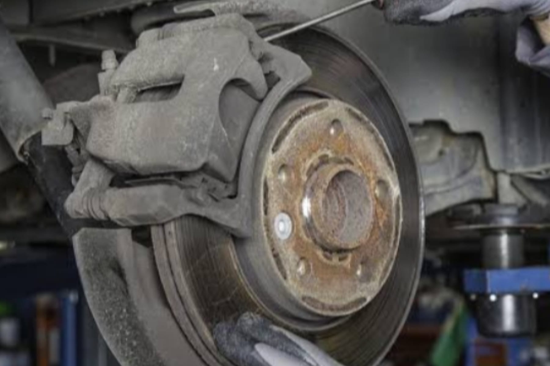 Cara Mudah Mengecek dan Memperbaiki Rem Mobil