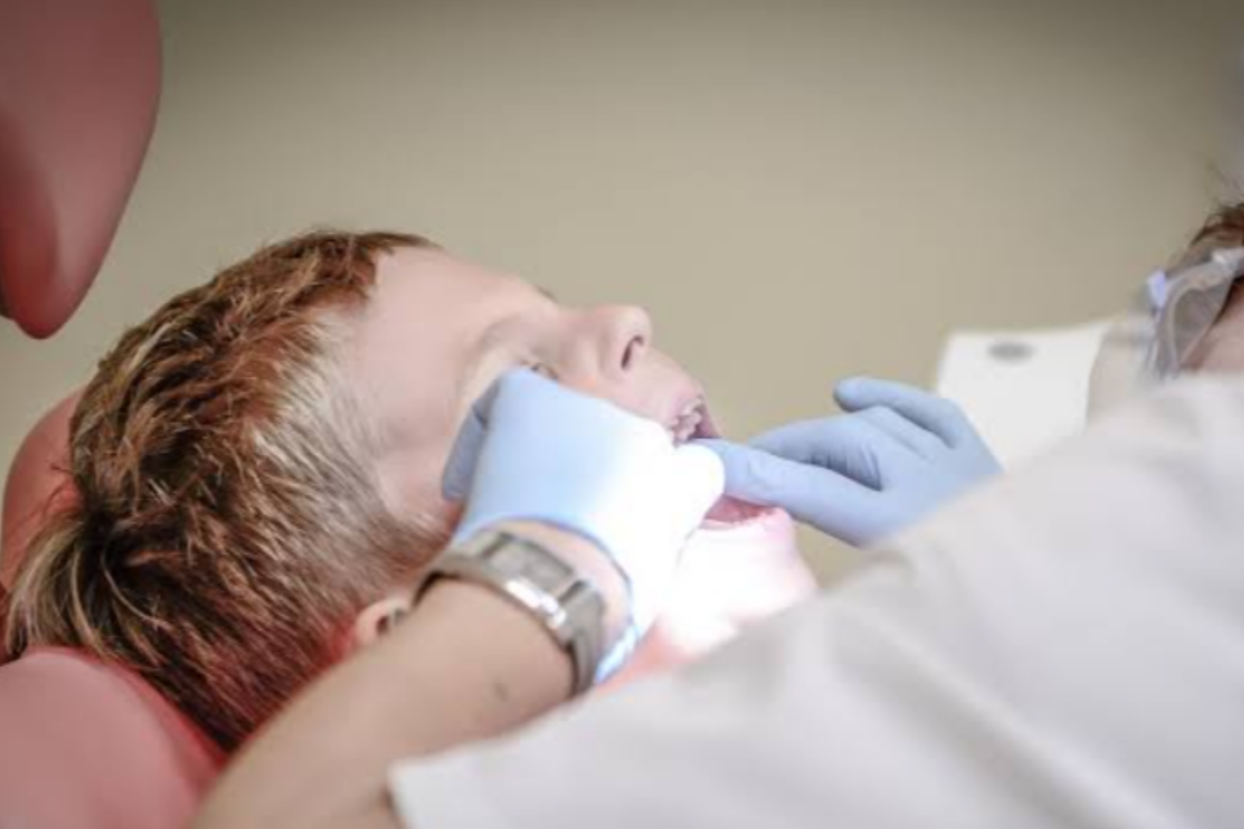 Dental Bridge Permanen: Jenis, Prosedur Pemasangan, dan Perawatan