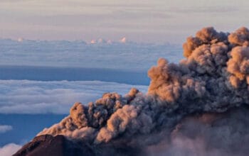 Erupsi Gunung Dukono 2025