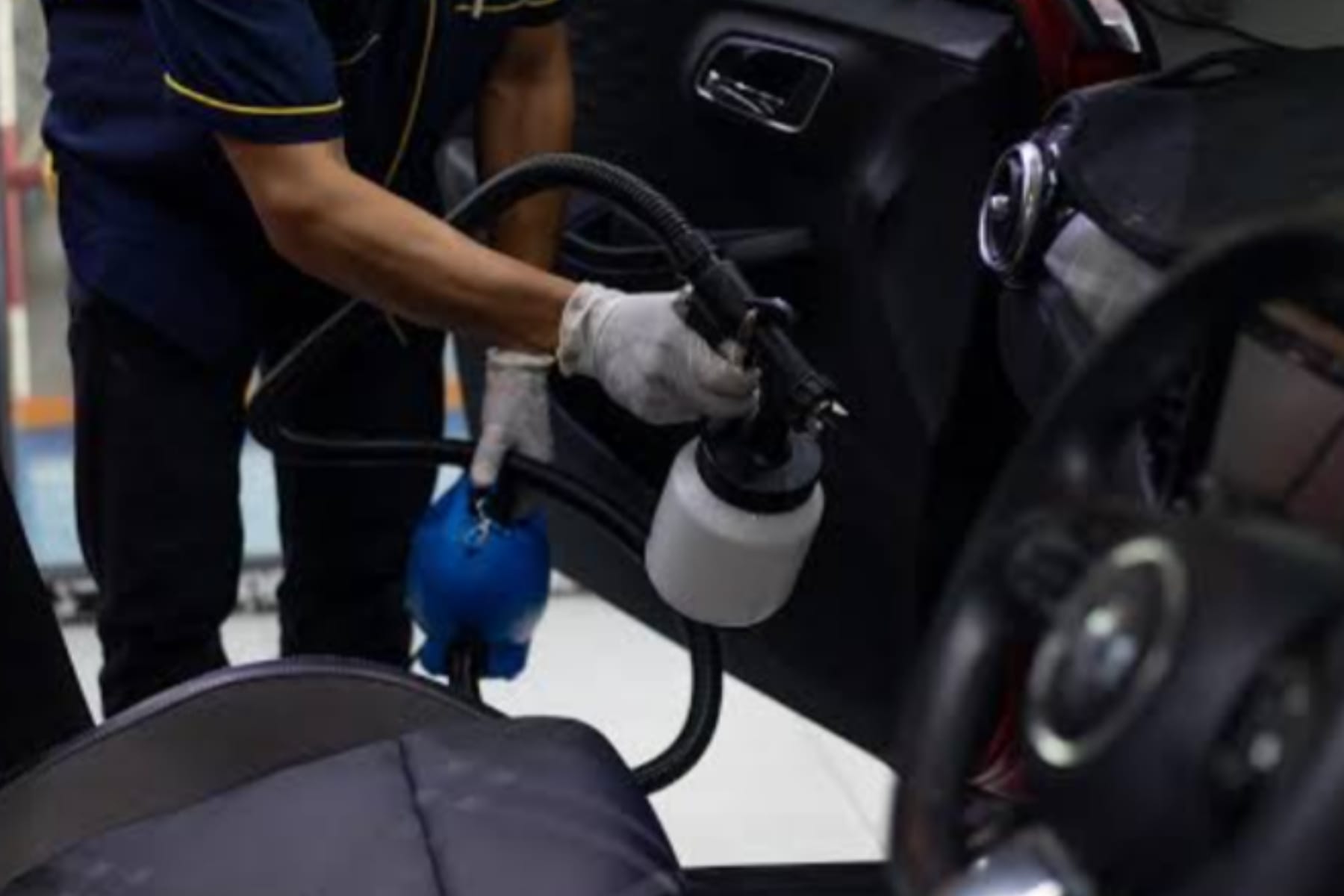 Panduan Lengkap Cara Membersihkan Interior Mobil Agar Terasa Baru