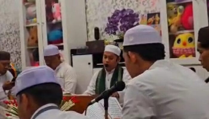 Pembacaan Burdah Majelis Al-Ulfah di Handil Bakti