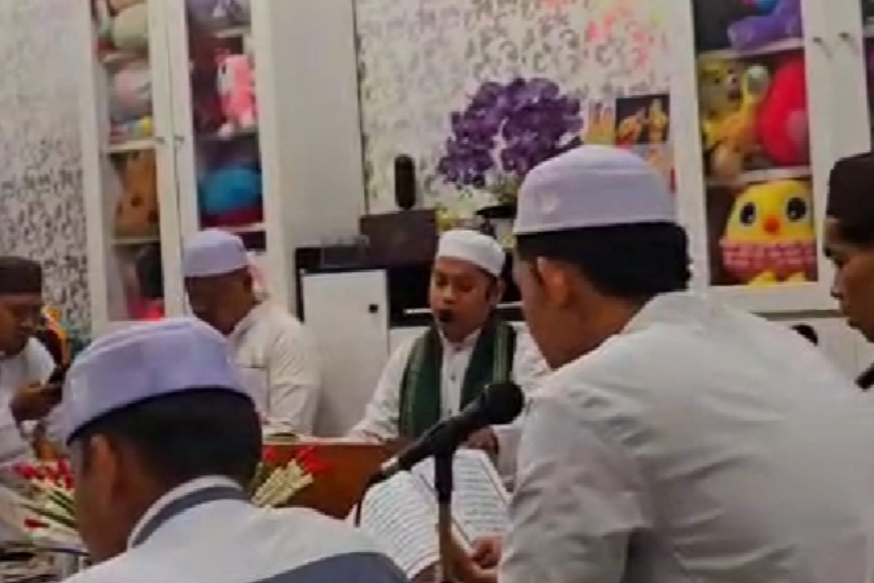 Pembacaan Burdah Majelis Al-Ulfah di Handil Bakti