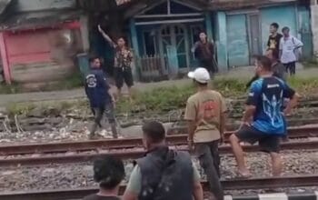 Pemuda Mabuk Ngamuk di Rel Kereta Api di Cianjur Nyaris Dimassa