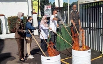 Pemusnahan Barang Bukti Kejari Kota Sukabumi, 59.298 butir Tramadol Dibakar
