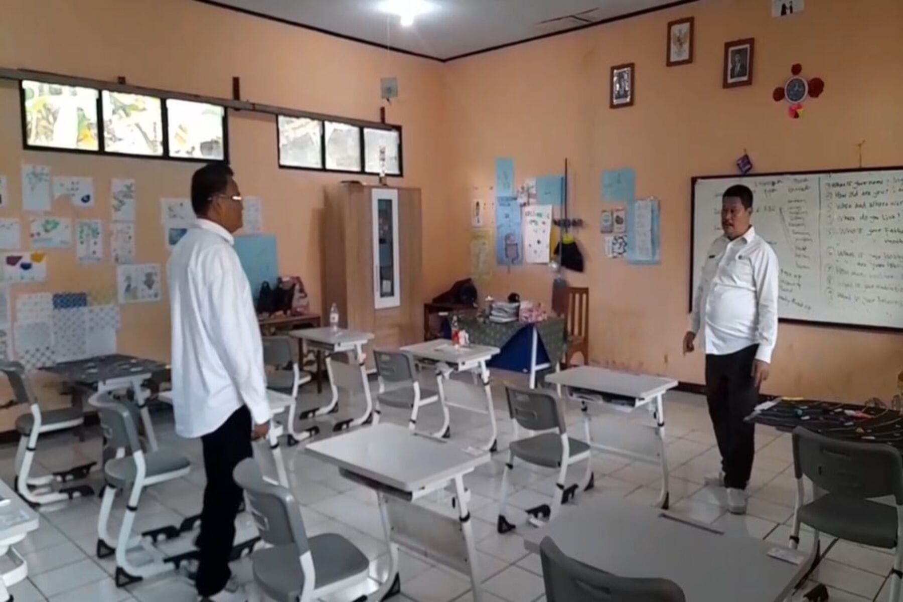 Plafon 3 Ruang Kelas SDN Neglasari KBB Bolong Diguyur Hujan