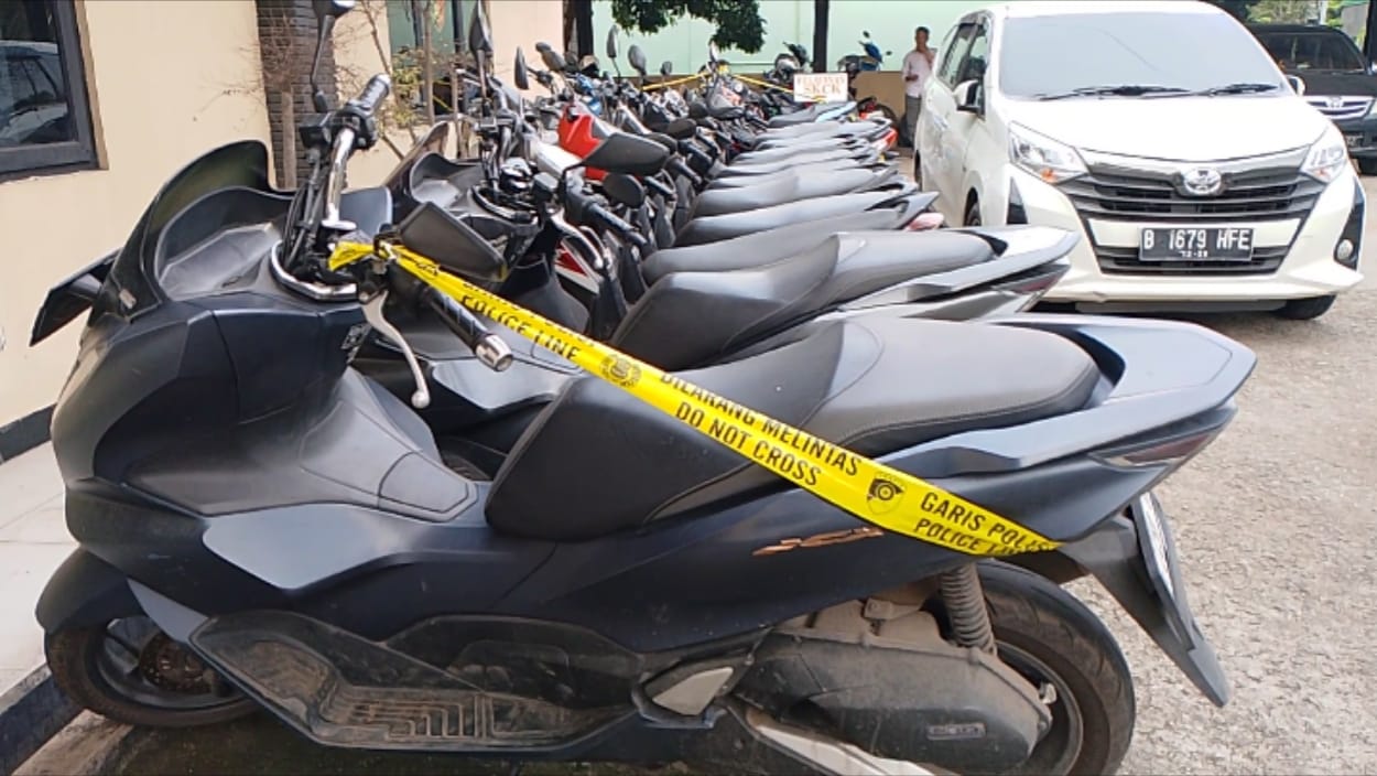 Polsek Gunung Putri Bogor Gerebek Gudang DC Bodong, Puluhan Motor Diamankan