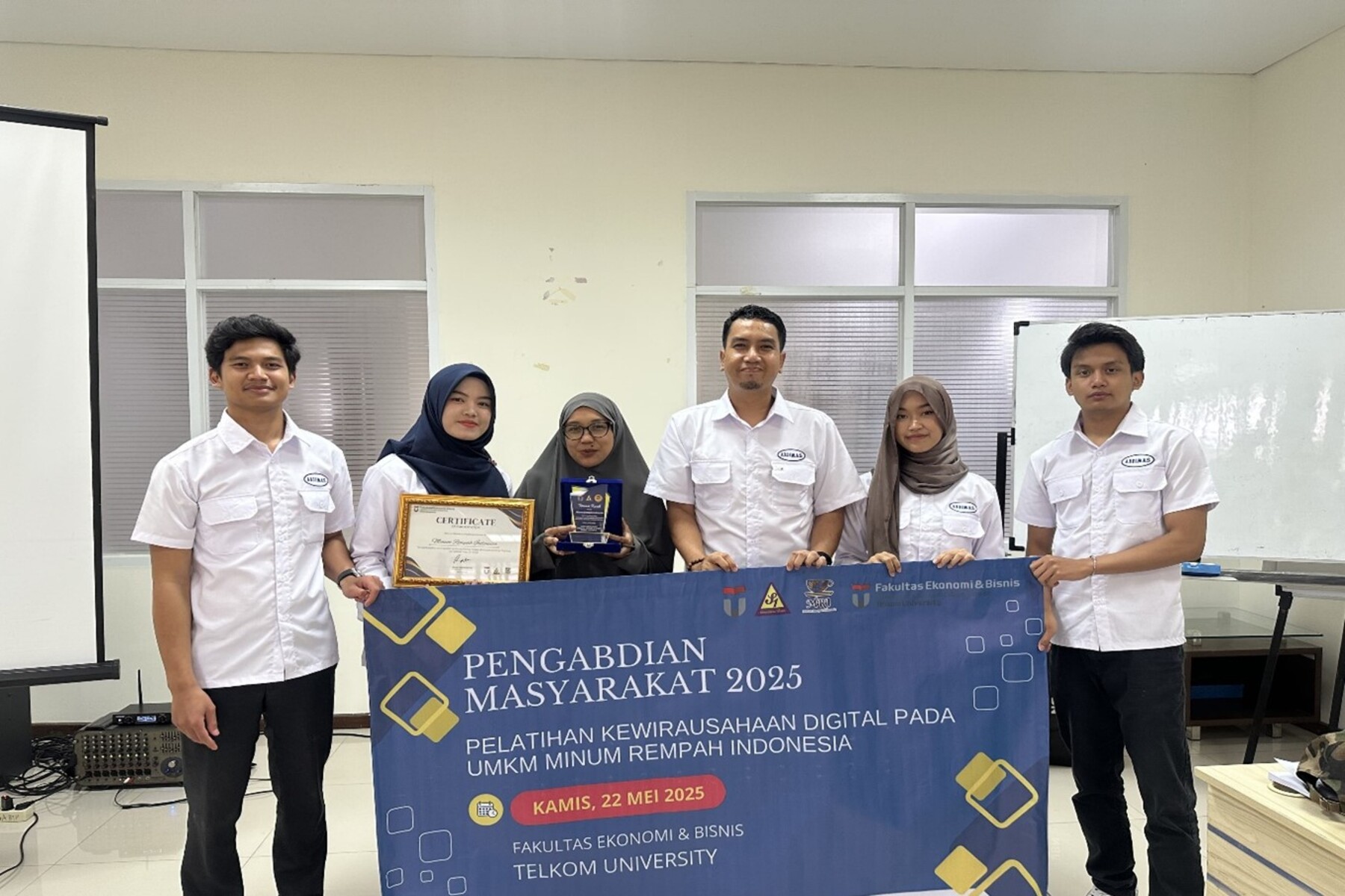 Tel-U & Minuman Rempah Indonesia Dorong UMKM Berinovasi