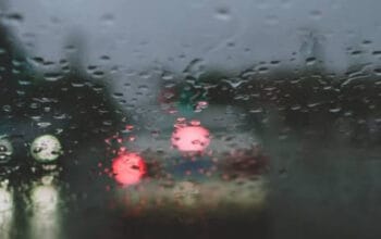 Tips Mengemudi Aman di Musim Hujan