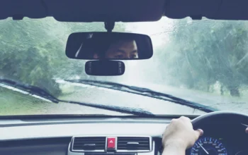 Atasi Kaca Mobil Buram Tanpa Ribet