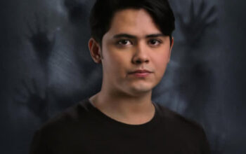 Aliando Syarief Memainkan Gamelan di Balik Kegelapan