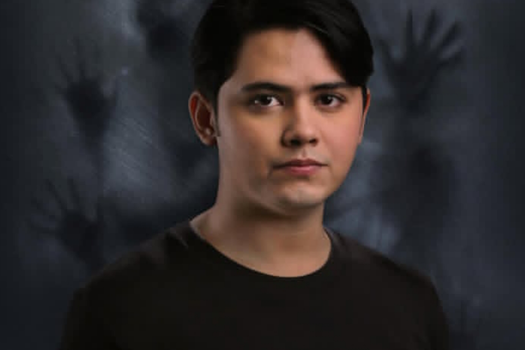 Aliando Syarief Memainkan Gamelan di Balik Kegelapan