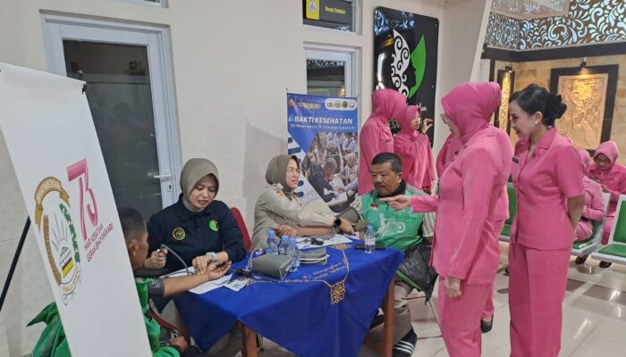 Peringati HUT Bhayangkara ke-79, RS Bhayangkara Setukpa Gelar Pemeriksaan Kesehatan Gratis Pengemudi Ojol